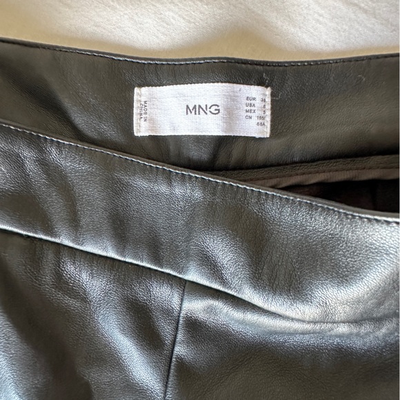 MANGO LEATHER LIKE BLACK PLEATED STRAIGHT PANTS VEGAN RETRO HIGH WAISTED 6 M - Picture 8 of 9